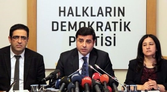 Demirtaş'tan hendek kazan teröristlere destek