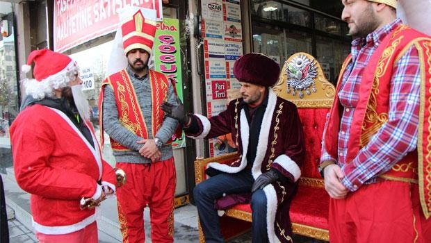 BBP'lilerden 'Noel Baba' piyesli yılbaşı protestosu