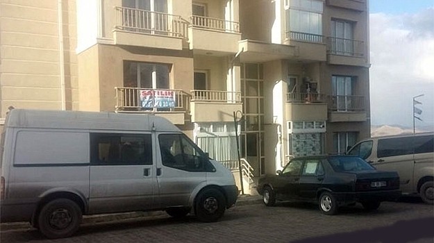 Canlı bombalar TOKİ evinde yakalandılar