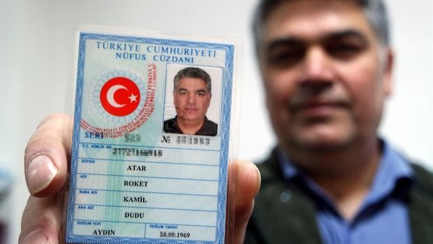 İsmi yüzünden başına gelmedik kalmadı