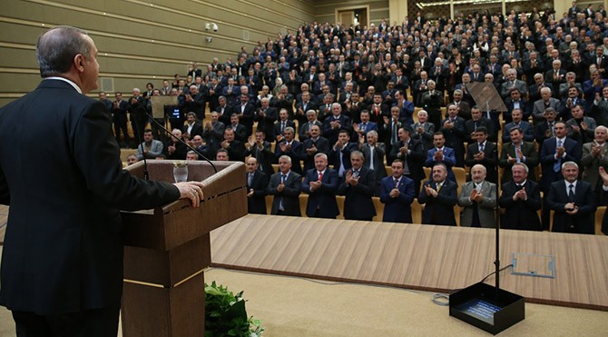 Muhtar AKP'li başkanı Ak Saray'a ihbar etti!