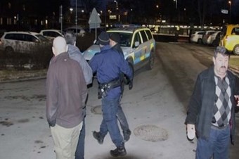 200 kişilik grup Türk derneğine saldırdı