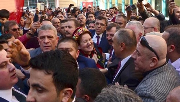 Denizli'de Meral Akşener'i 2 Bin Kişi Karşıladı