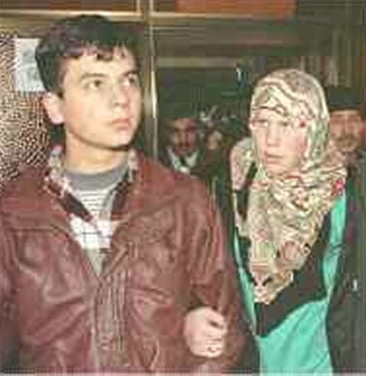 Kahramanmaraşlı Musa ile İngiliz Sarah'ın oğlu 18 yaşında