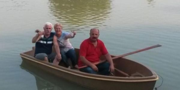 Rakıyla poz veren müdür görevden alındı!