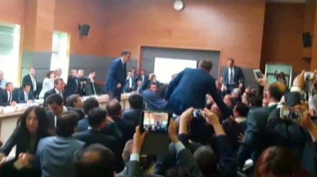 Anayasa Komisyonu'nda yine kavga çıktı