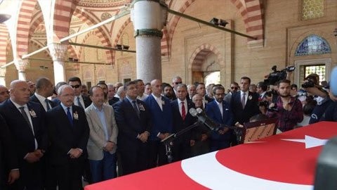 CHP'li gençler provokasyonu önledi
