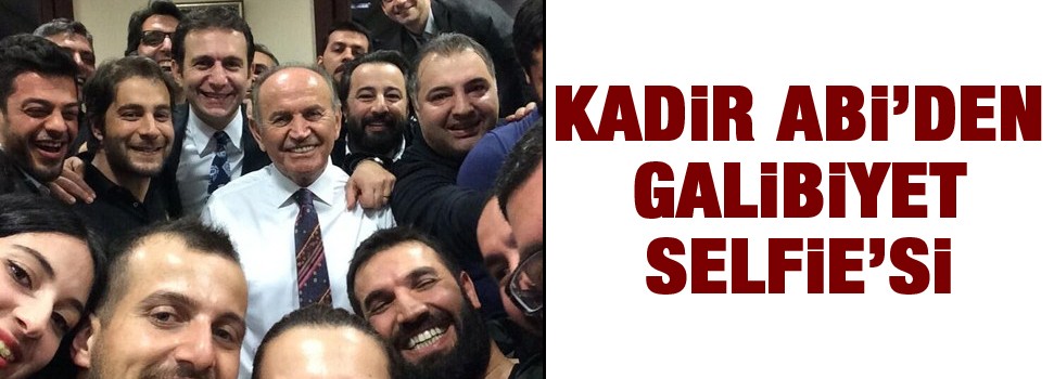 Kadir Topbaş'tan galibiyet selfie'si