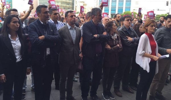 Laiklik için Kadıköy'de toplandılar