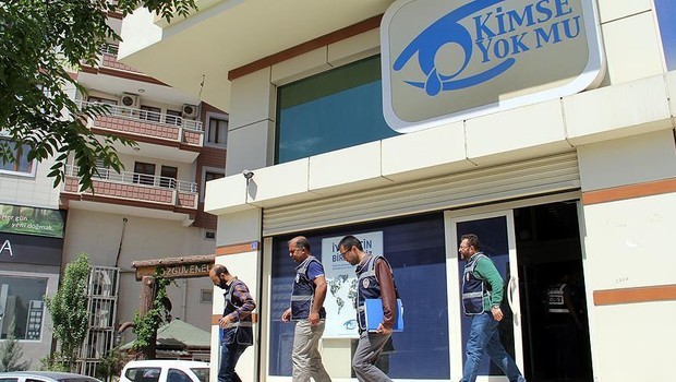 'Kimse Yok Mu' derneğine FETÖ operasyonu