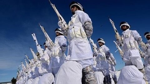 Ünlü Komando Tugayı'na FETÖ baskını