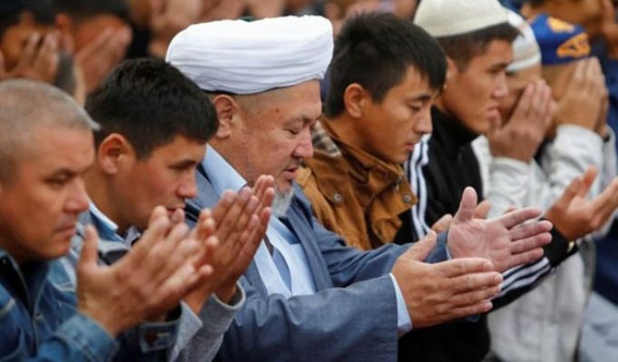 Kazakistan'da yüksek sesle "Amin"e para cezası