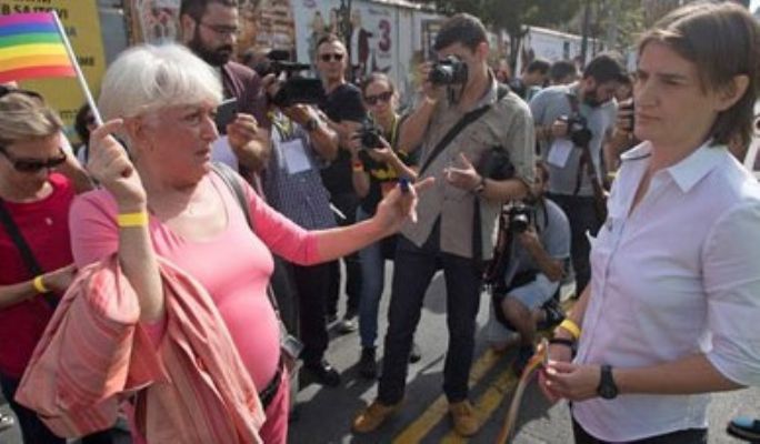 Bu da oldu! İlk lezbiyen Başbakan...