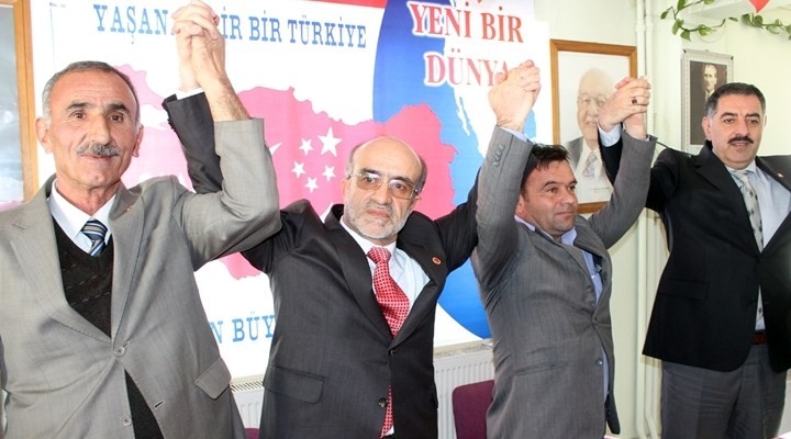 AKP'den istifa edenler SP'ne katıldı