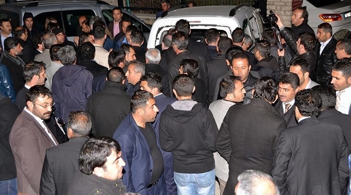 Van'da AKP'lilere taşlı sopalı saldırı