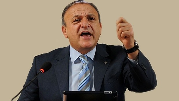 Havuza düşen Karayılan'a sarılır