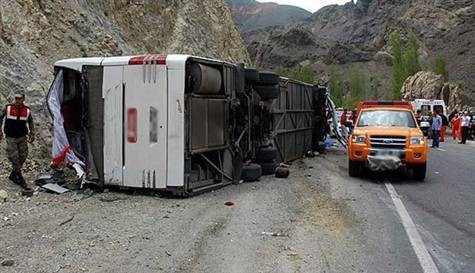 Yolcu otobüsü devrildi: 3 ölü
