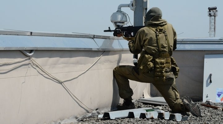 Donetsk havaalanını bombaladı