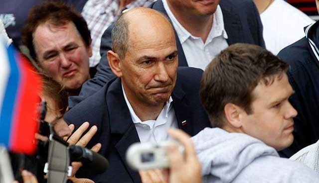 Eski başbakan hapse girdi