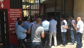 Hayat kadınları isyanda