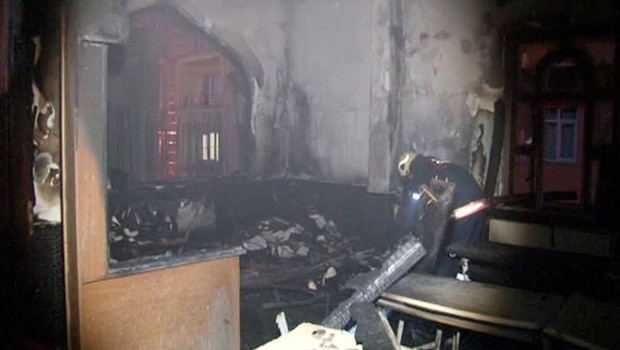 Esenyurt'ta Caferi Camisi kundaklandı