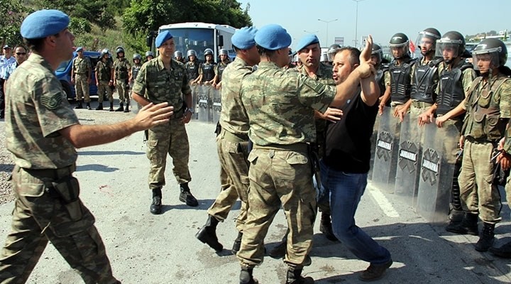Otoyol savaş alanına döndü