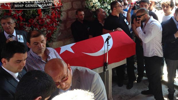 Türk bayrağına suç duyurusu