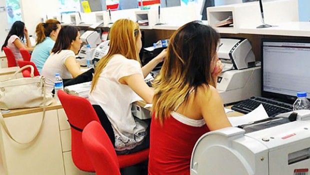 270 bin çalışan diken üstünde!
