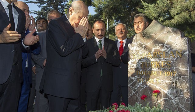 Bahçeli Türkeş'in mezarını ziyaret
