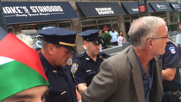 İsrail karşıtı Yahudi gözaltında