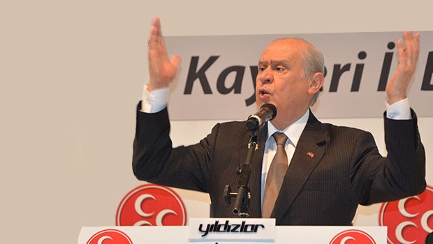 Akif'in dizeleriyle cevap verdi