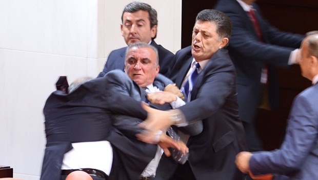 60 AKP'li vekil birden saldırdı