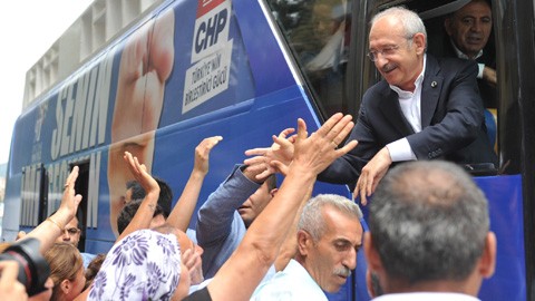 Kalelerini gezdi oy istedi