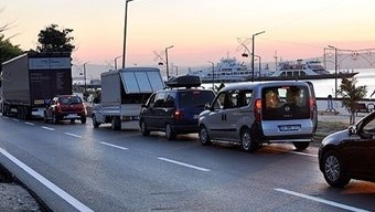 Seçim trafiği yolları kilitledi