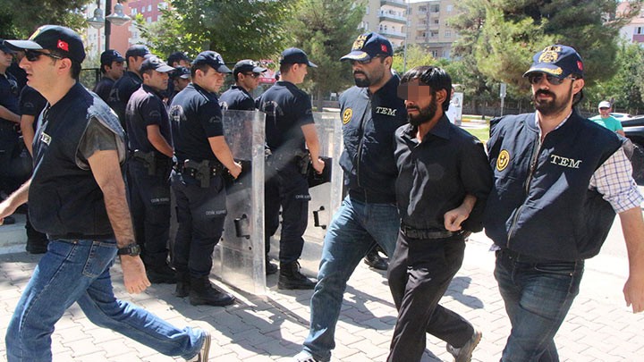 Bayrağı indiren provokatör konuştu