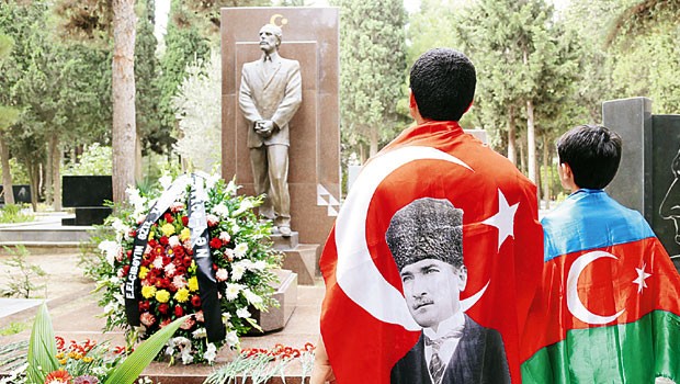 Elçibey vefatının 14. yılında anılıyor