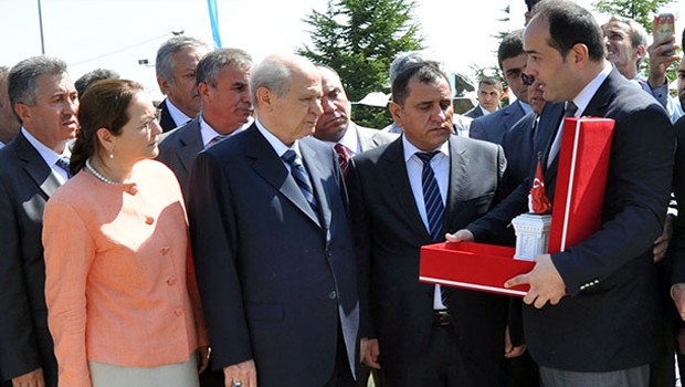 Bahçeli'ye şehitlik toprağı armağanı