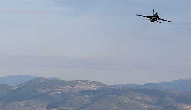 Türk jetine taciz