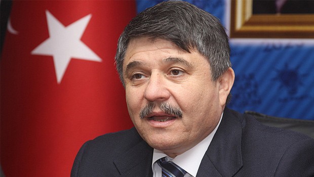 AKP'li vekil AKP'li gazeteciyi dövdürdü