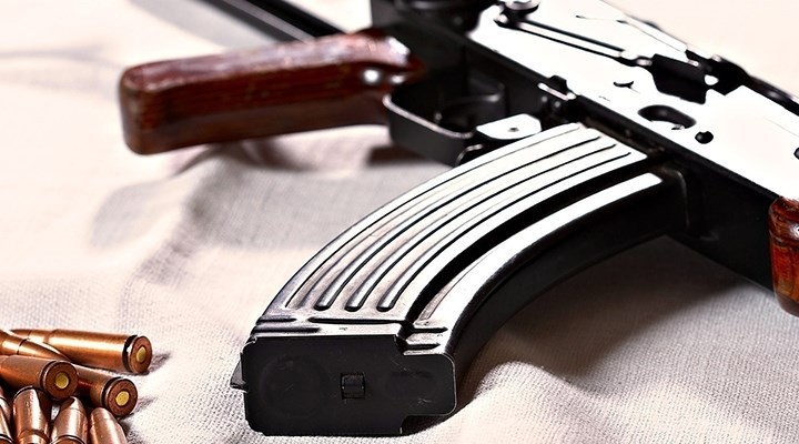 Polis karakolunu taradılar