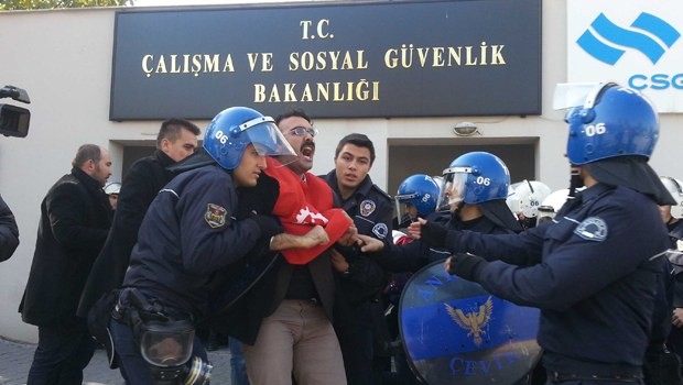 Ankara'da protestoya 17 gözaltı