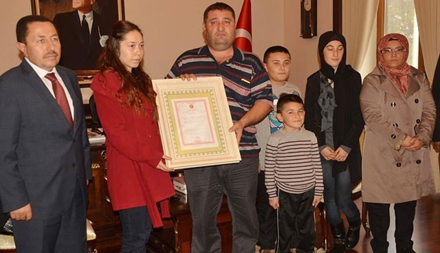 Şehit ailesine evini bağışladı