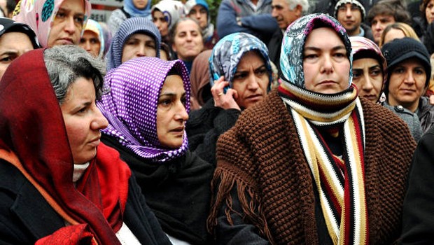 460 hizmetlinin işine son verdiler