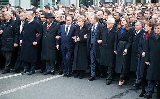 Davutoğlu'na Fransa'da tepki