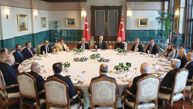 Saray'a isim buldular