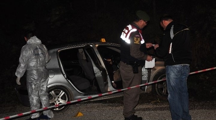 Otomobilde esrarengiz infaz iki ölü