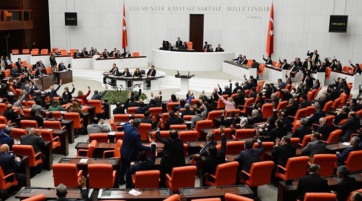 Vekile VIP kıyak meclis'ten geçti