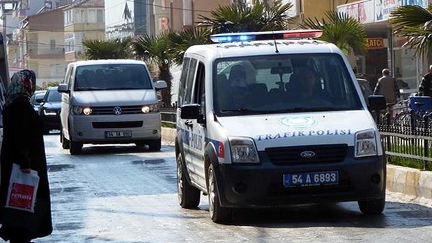 AKP adaylarının aracına polis eskortu