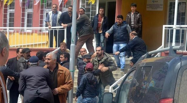 AKP'li adaya sopalı saldırı