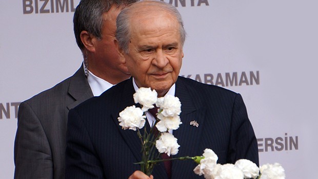 Hem çalıyorlar, hem de Kur'an diyerek